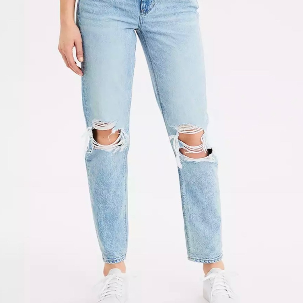 American eagle mom jeans size 6 new with tags!